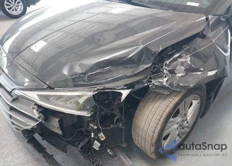 2020 Hyundai Elantra Value Edition z USA, uszkodzony, nr VIN 5NPD84LF0LH604124